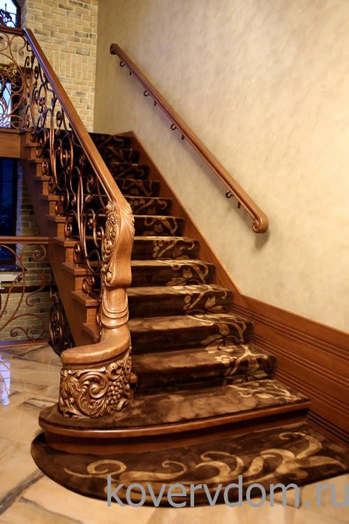 Ковровая дорожка ручной работы на лестницу