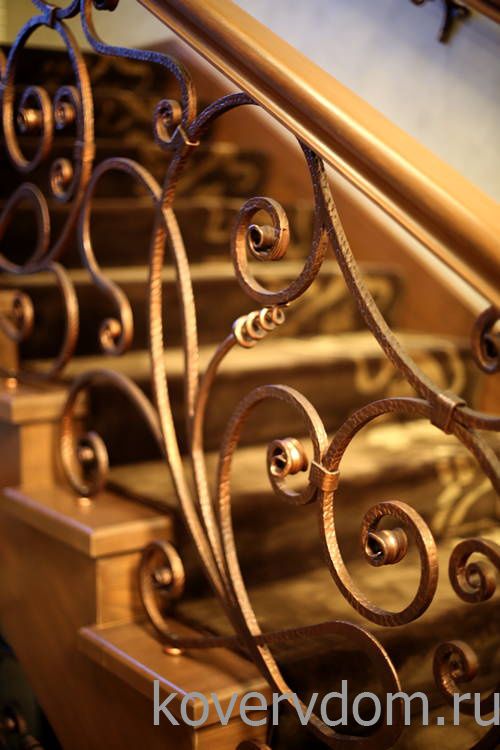 Ковровая дорожка ручной работы на лестницу